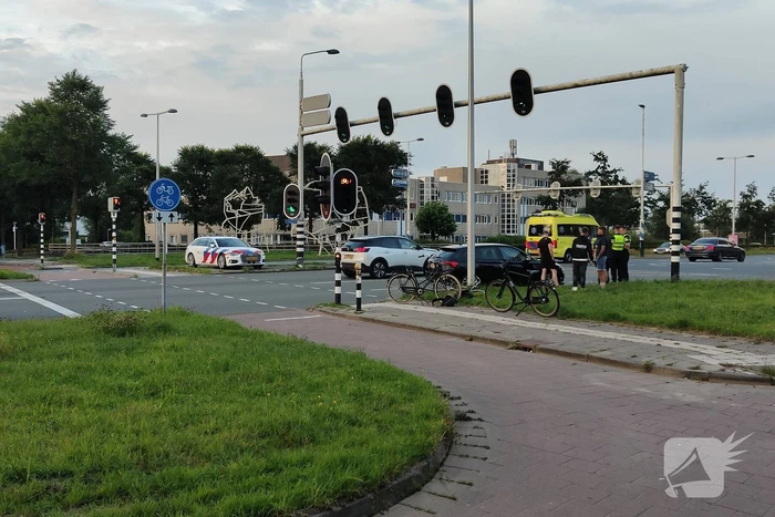 Automobilist schept fietser