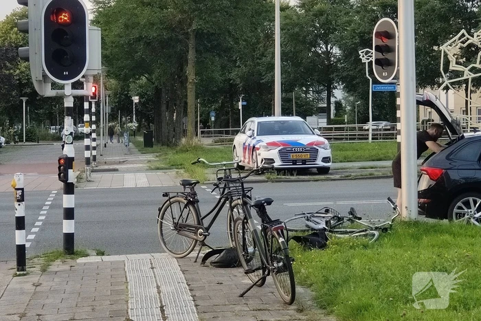 Automobilist schept fietser
