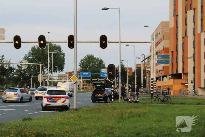 Automobilist schept fietser