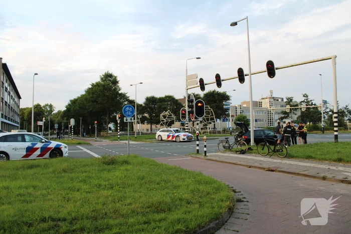 Automobilist schept fietser