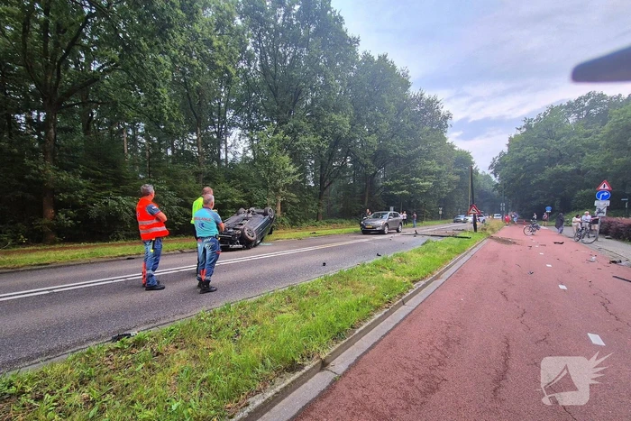 Veel schade en persoon gevlucht na ongeval