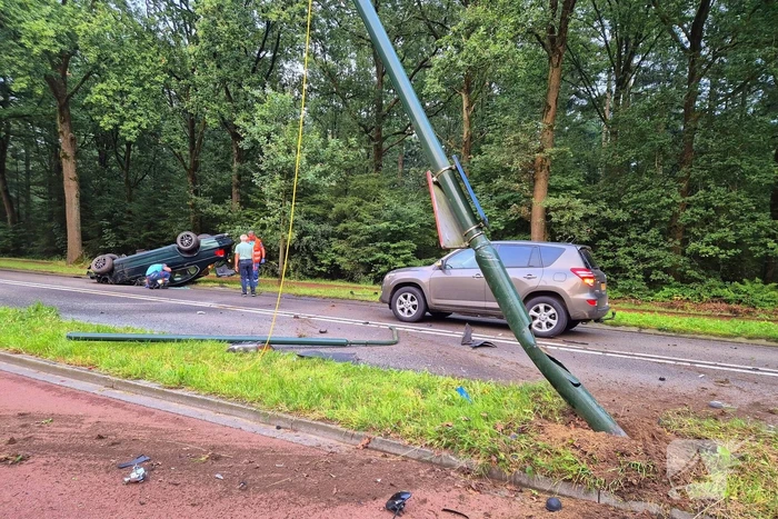 Veel schade en persoon gevlucht na ongeval