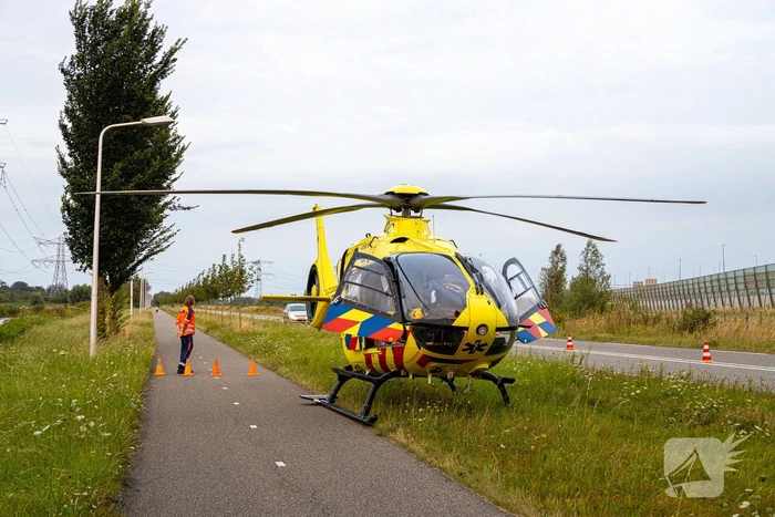 Automobilist gewond bij botsing tegen boom
