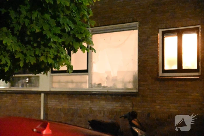 Politie assisteert afdichter bij explosie bij woning