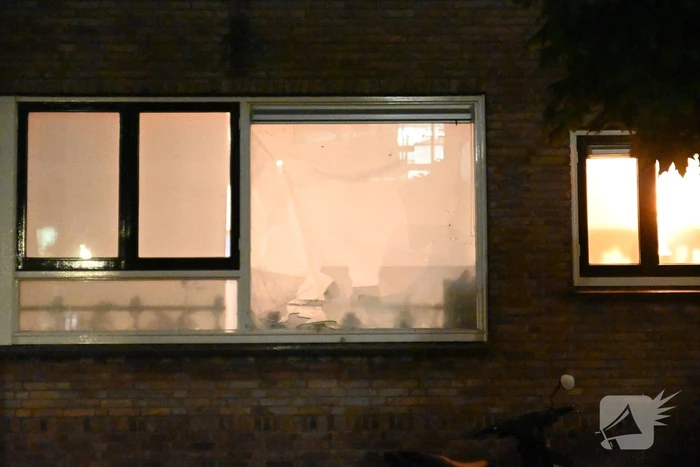 Politie assisteert afdichter bij explosie bij woning