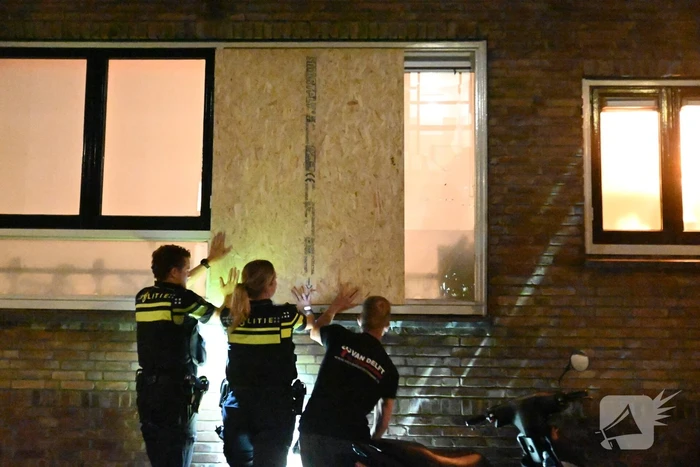Politie assisteert afdichter bij explosie bij woning