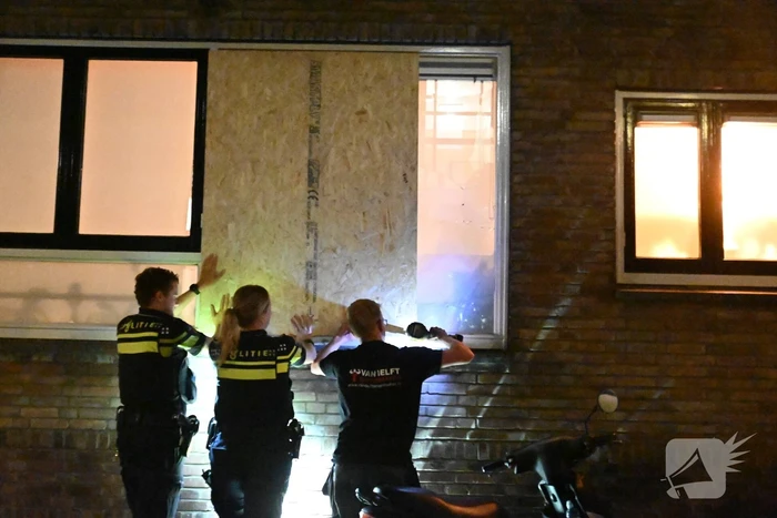 Politie assisteert afdichter bij explosie bij woning