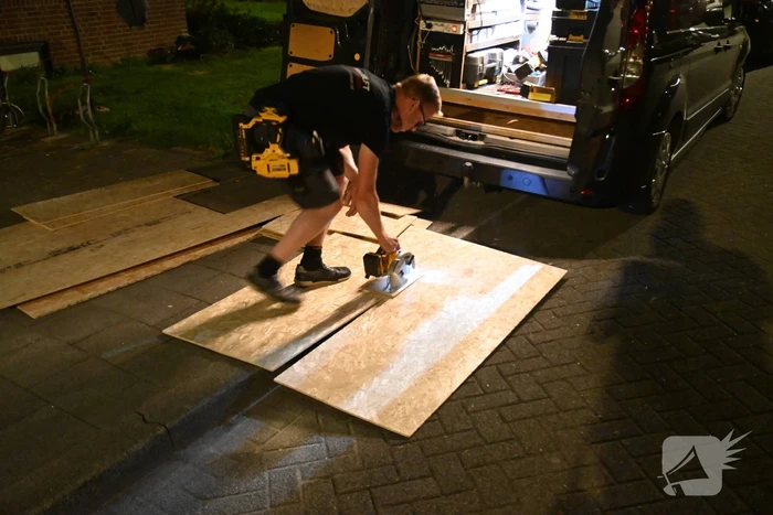 Politie assisteert afdichter bij explosie bij woning