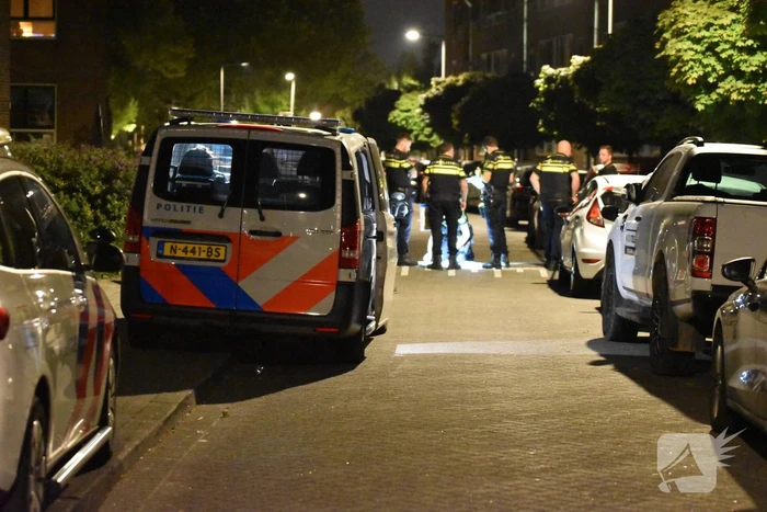 Politie assisteert afdichter bij explosie bij woning