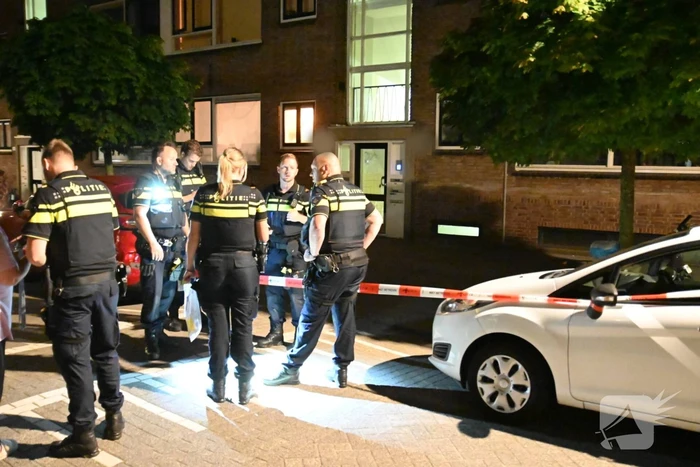 Politie assisteert afdichter bij explosie bij woning