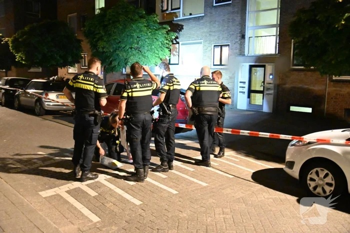 Politie assisteert afdichter bij explosie bij woning