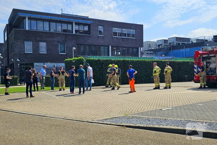 Haag vliegt in brand door onkruidverbrander