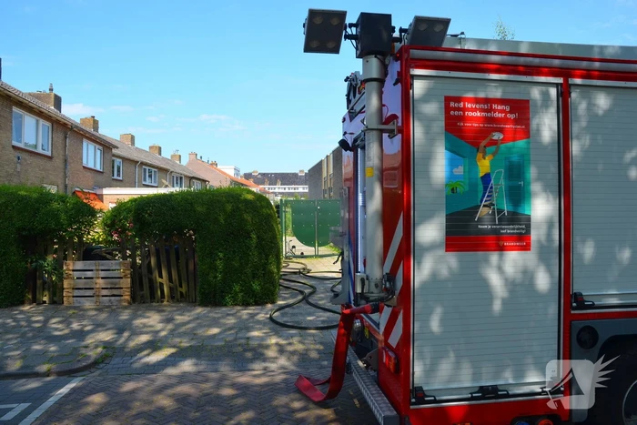Brand in bijgebouw snel onder controle