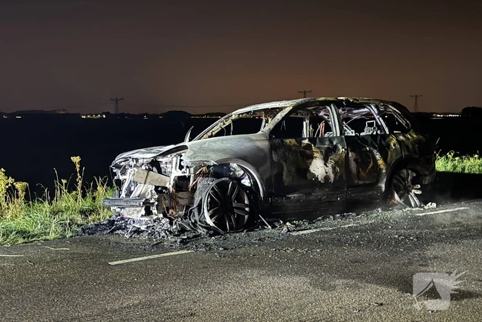 Porsche Cayenne brandt volledig uit