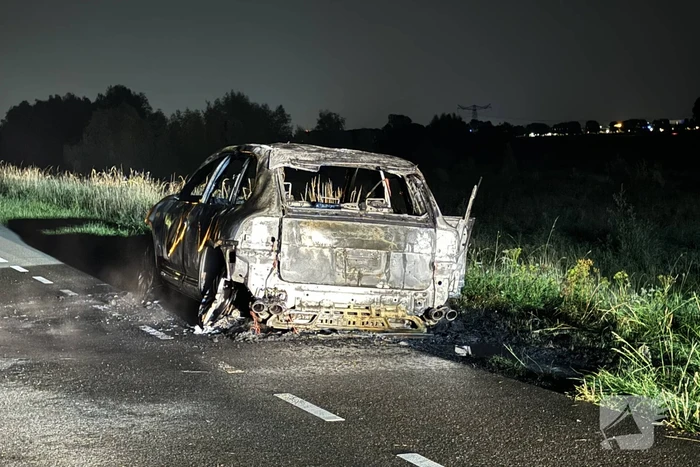Porsche Cayenne brandt volledig uit