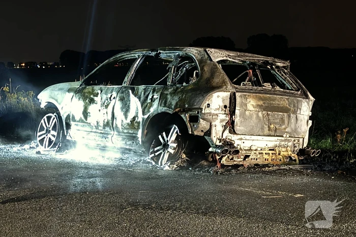 Porsche Cayenne brandt volledig uit