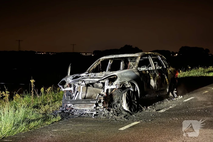 Porsche Cayenne brandt volledig uit