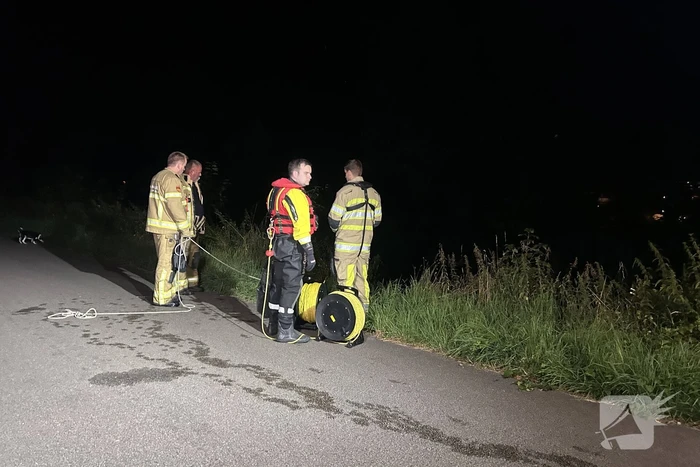 Zoektocht in water na aantreffen kleding