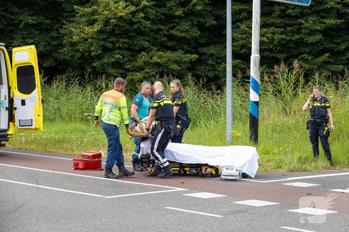 Motorrijder gewond bij aanrijding op oprit