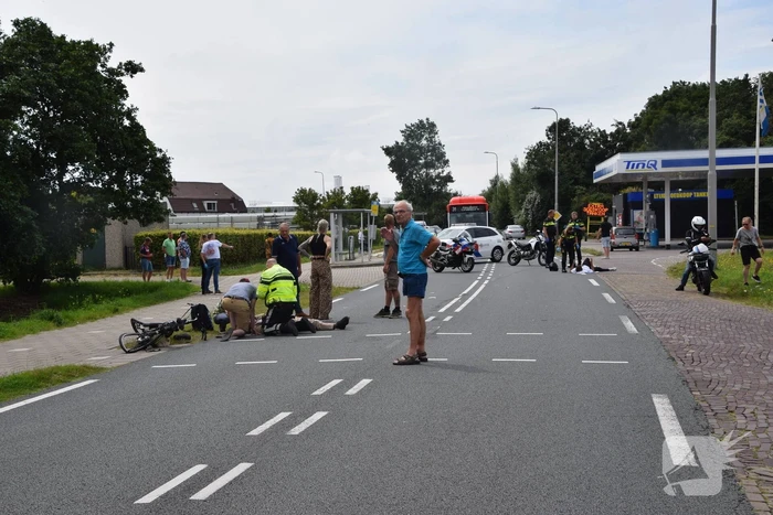 Traumateam ingezet na botsing tussen motorrijder en fietser