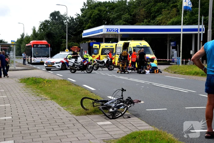 Traumateam ingezet na botsing tussen motorrijder en fietser