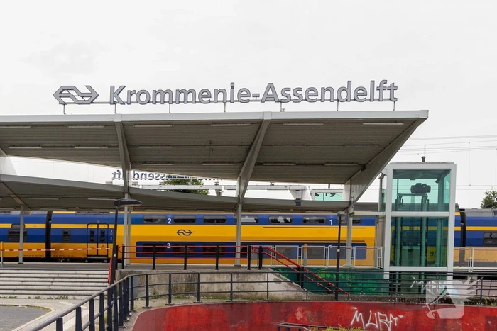 Persoon overleden na aanrijding met trein op station