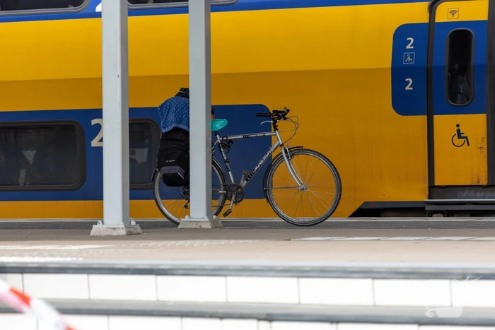 Persoon overleden na aanrijding met trein op station