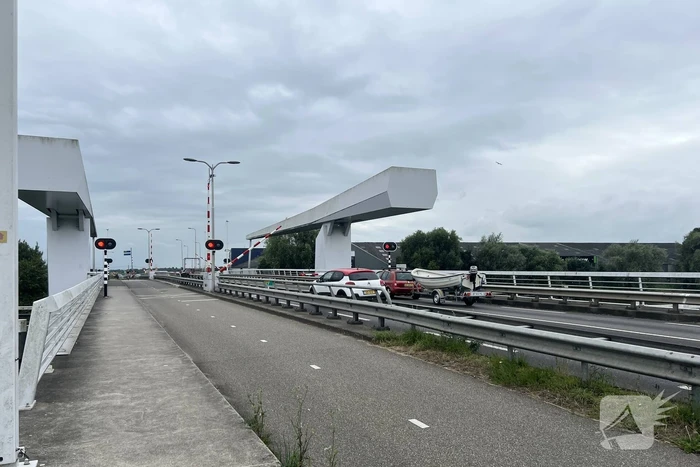 Verkeershinder door storing in slagbomen Gouderaksebrug