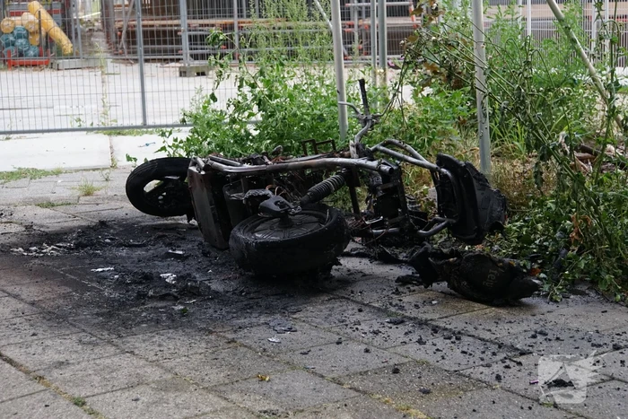 Elektrische deelscooter in brand gestoken