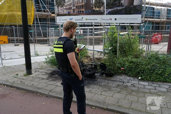 Elektrische deelscooter in brand gestoken