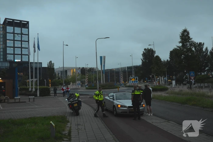 Vermoedelijk beschonken bestuurder met lekke band strand