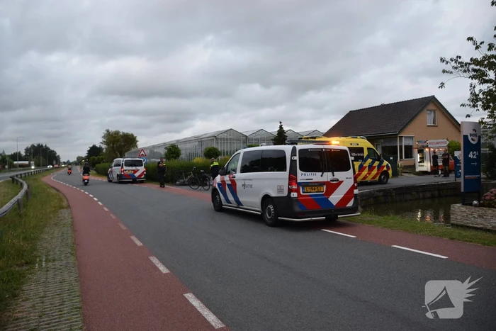 Twee fietsers komen met elkaar in botsing