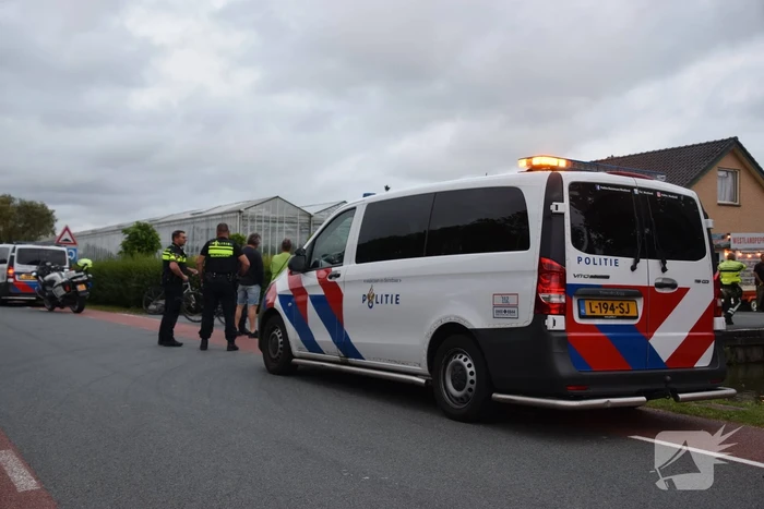 Twee fietsers komen met elkaar in botsing