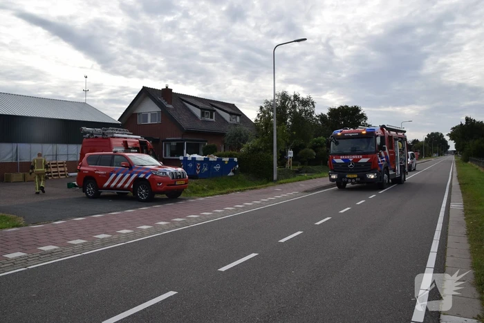 Brandweer haalt fietser uit sloot