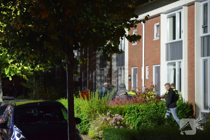 Arrestatieteam haalt brandstichter uit woning