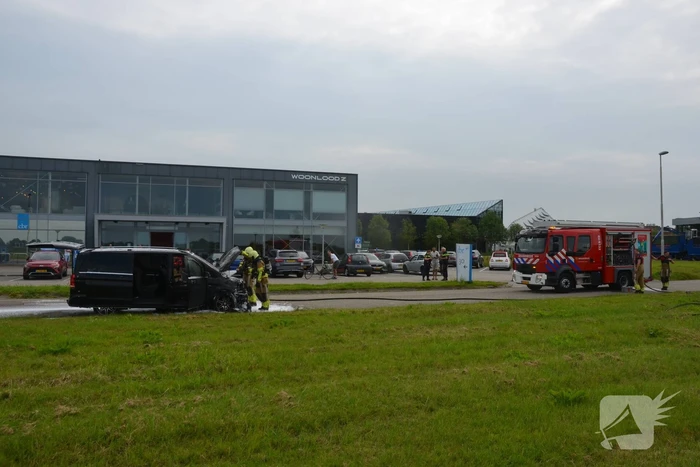 Motorcompartiment brandt volledig uit