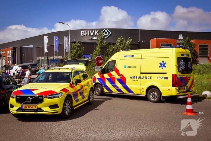 Wielrenner gewond bij botsing met bestelbus