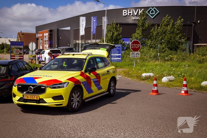 Wielrenner gewond bij botsing met bestelbus