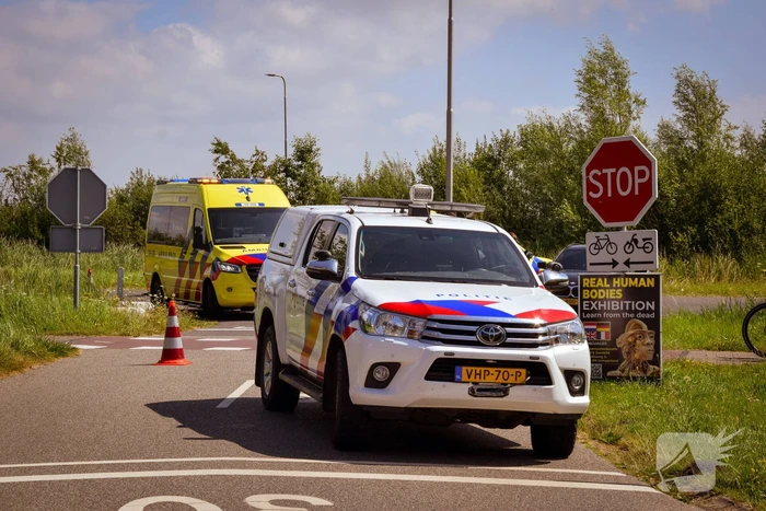 Wielrenner gewond bij botsing met bestelbus