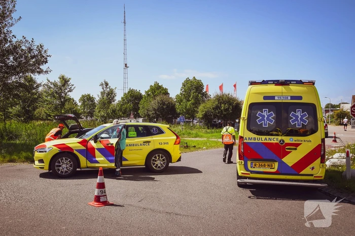 Wielrenner gewond bij botsing met bestelbus