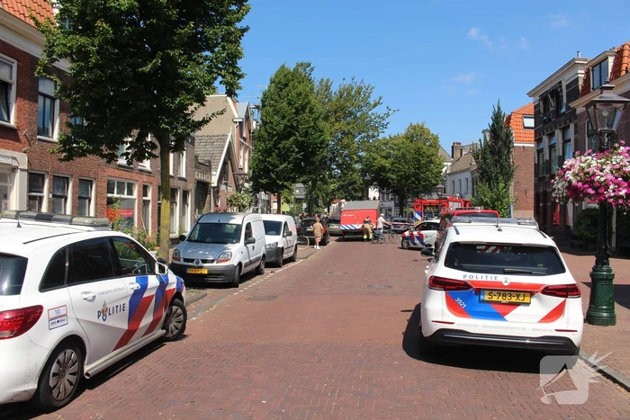 Vrouw belandt onder vuilniswagen