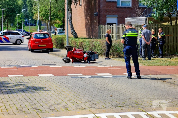 Scootmobieler aangereden door automobilist, traumateam ingezet