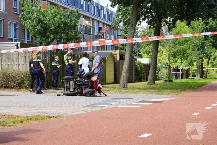 Scootmobieler aangereden door automobilist, traumateam ingezet