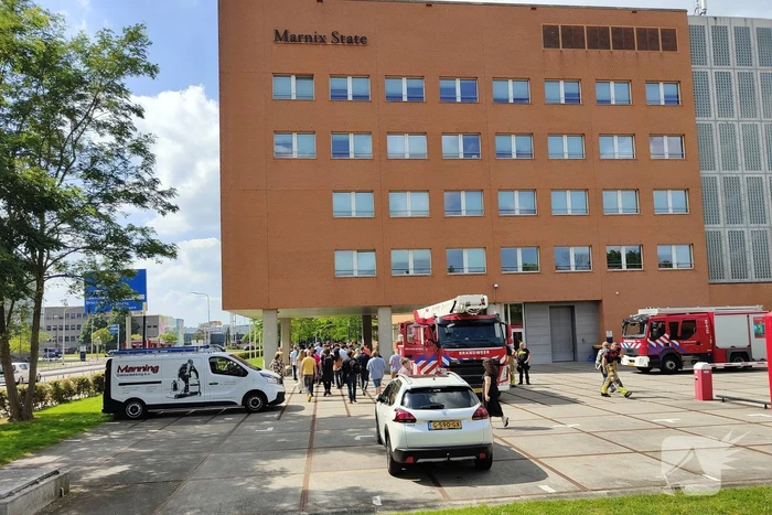 Brand op dak kantoorgebouw tijdens werkzaamheden