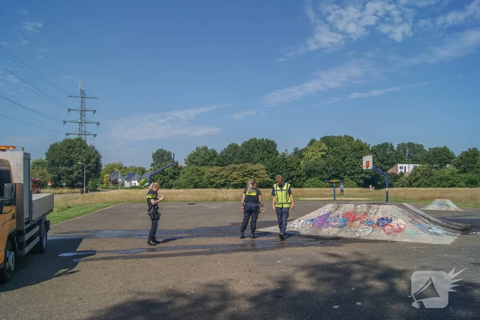 Brandweer in actie voor brandende band