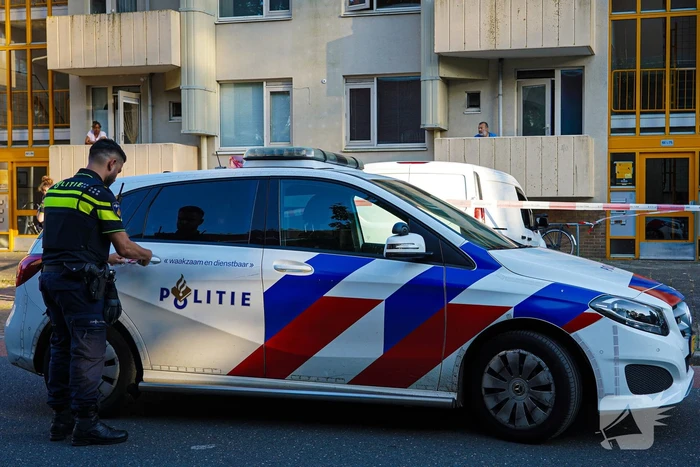 Aanhouding bij inval en onderzoek naar incident bij flat