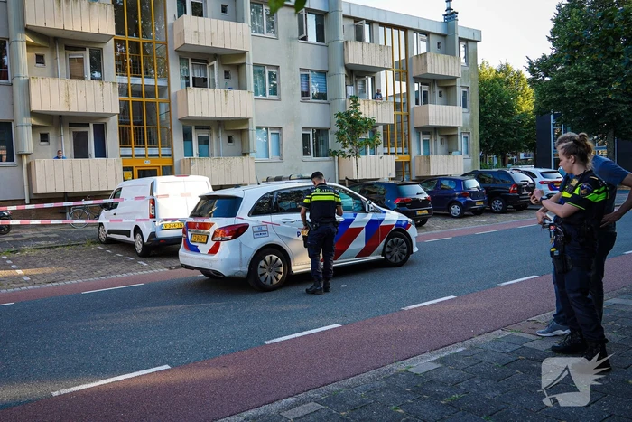 Aanhouding bij inval en onderzoek naar incident bij flat