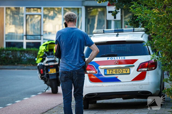 Aanhouding bij inval en onderzoek naar incident bij flat