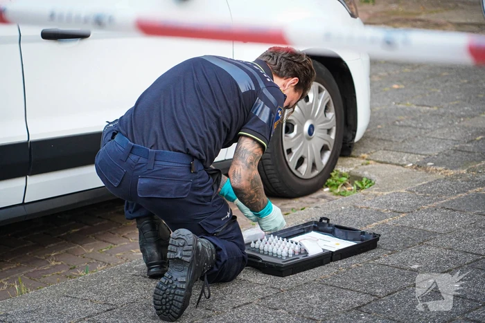 Aanhouding bij inval en onderzoek naar incident bij flat
