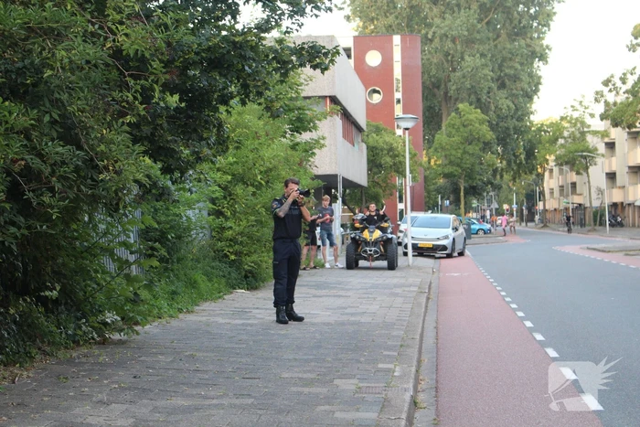 Aanhouding bij inval en onderzoek naar incident bij flat